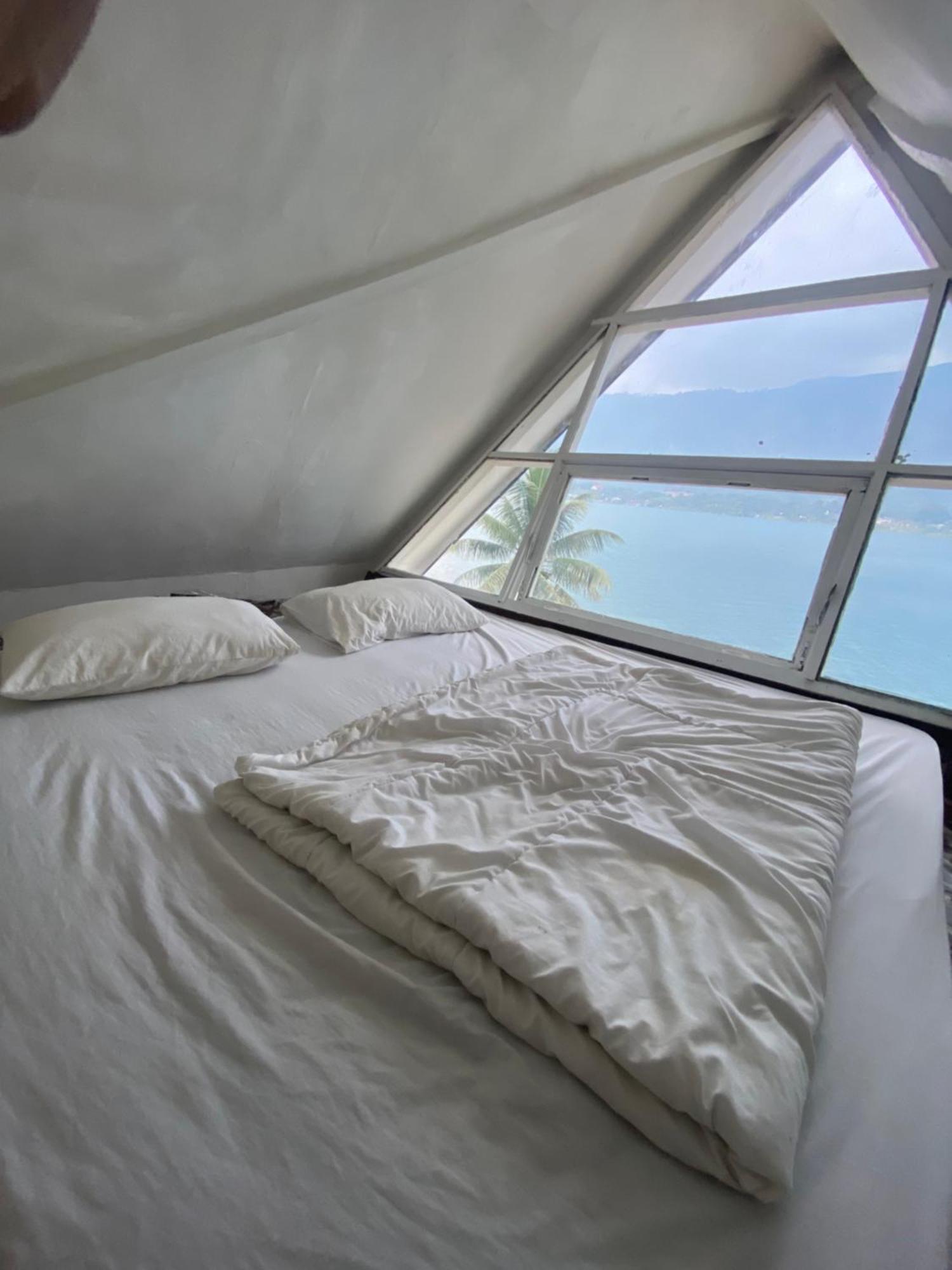 Vandu'S View Guest House & Restaurant Tuk Tuk Exterior photo