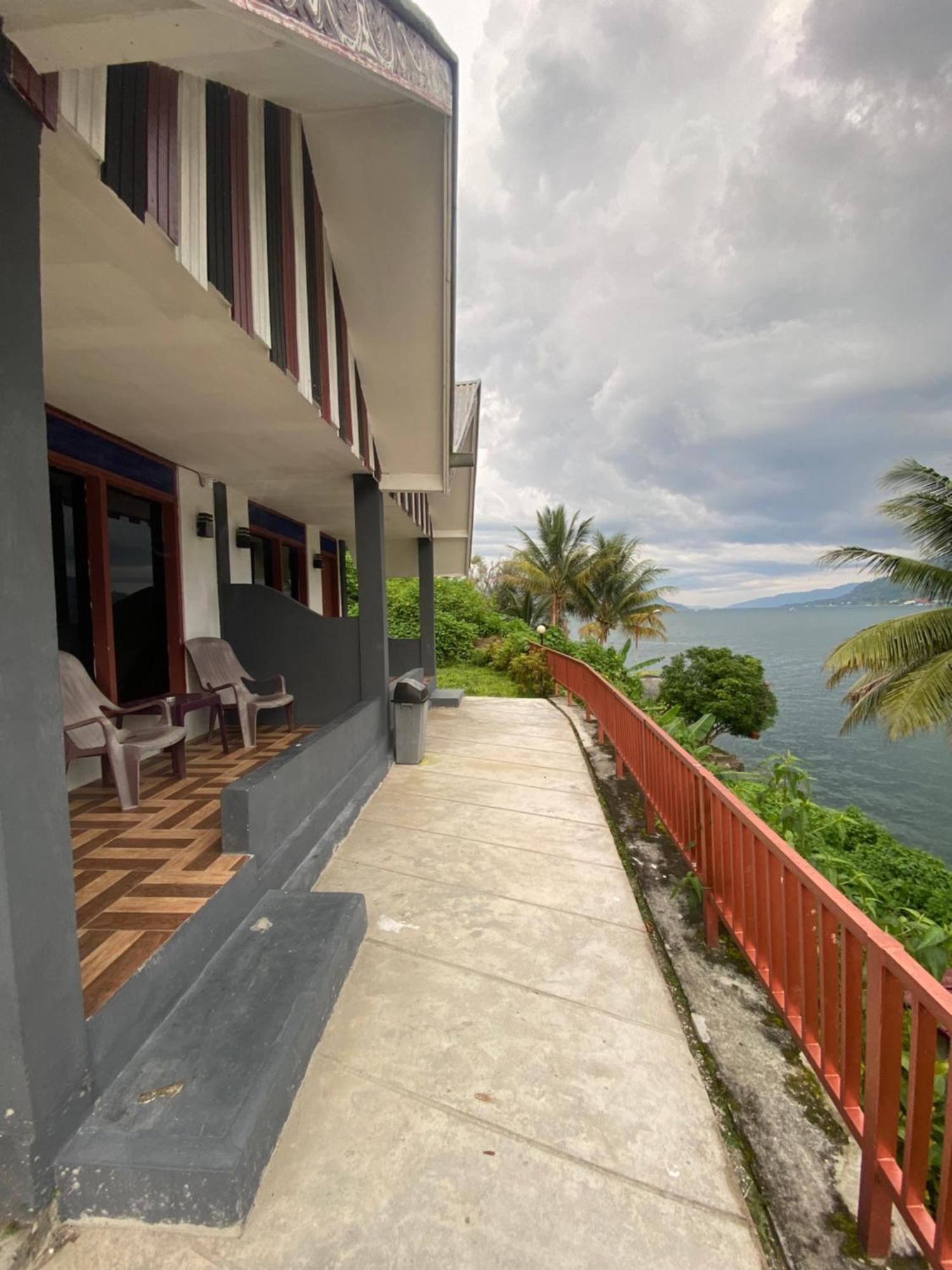 Vandu'S View Guest House & Restaurant Tuk Tuk Exterior photo