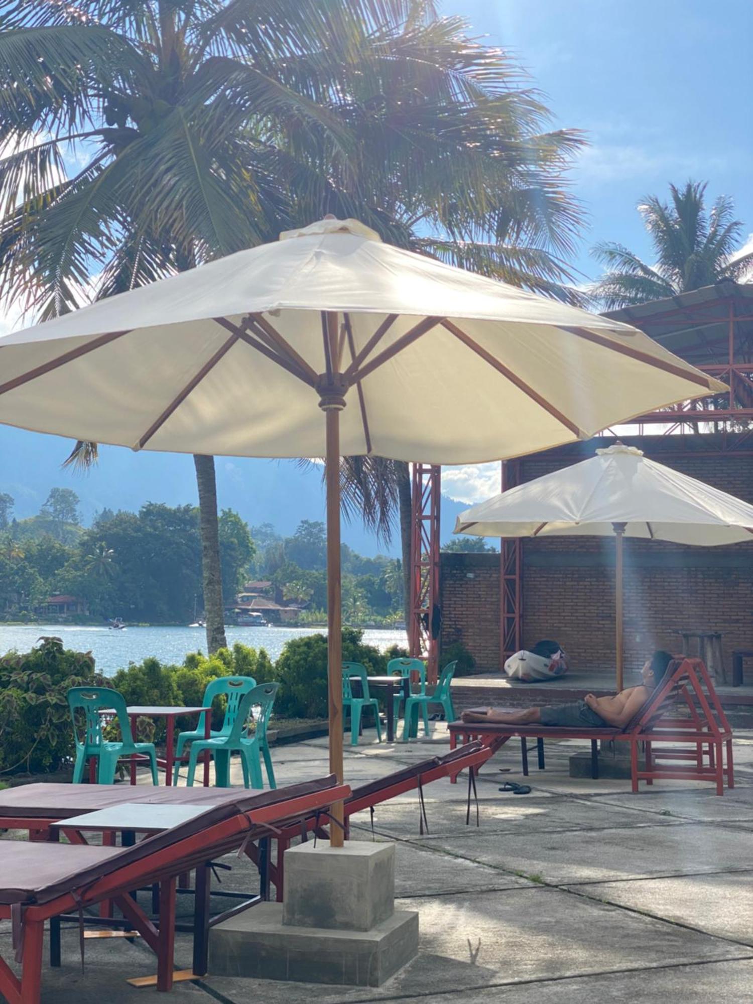 Vandu'S View Guest House & Restaurant Tuk Tuk Exterior photo