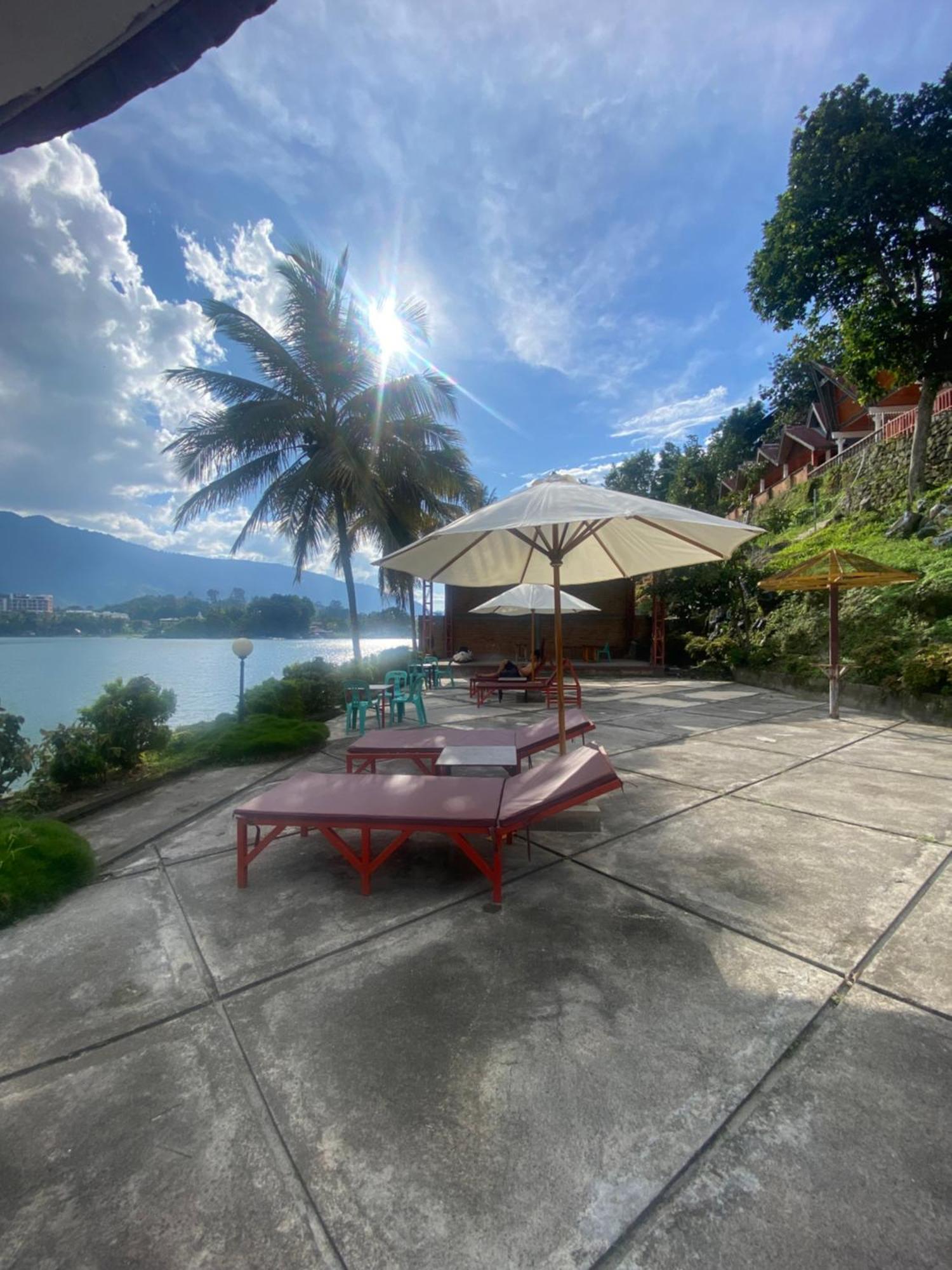 Vandu'S View Guest House & Restaurant Tuk Tuk Exterior photo
