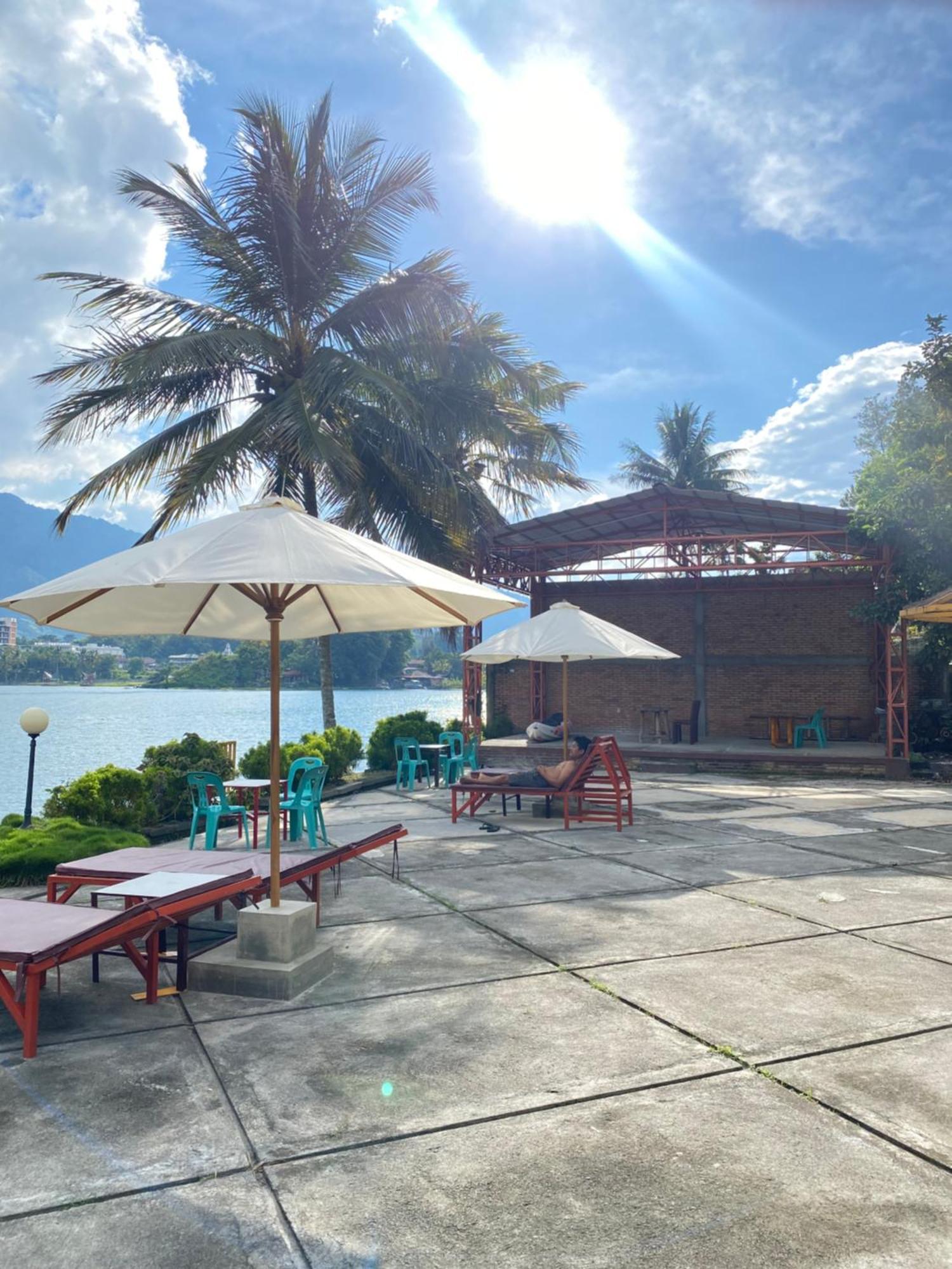 Vandu'S View Guest House & Restaurant Tuk Tuk Exterior photo